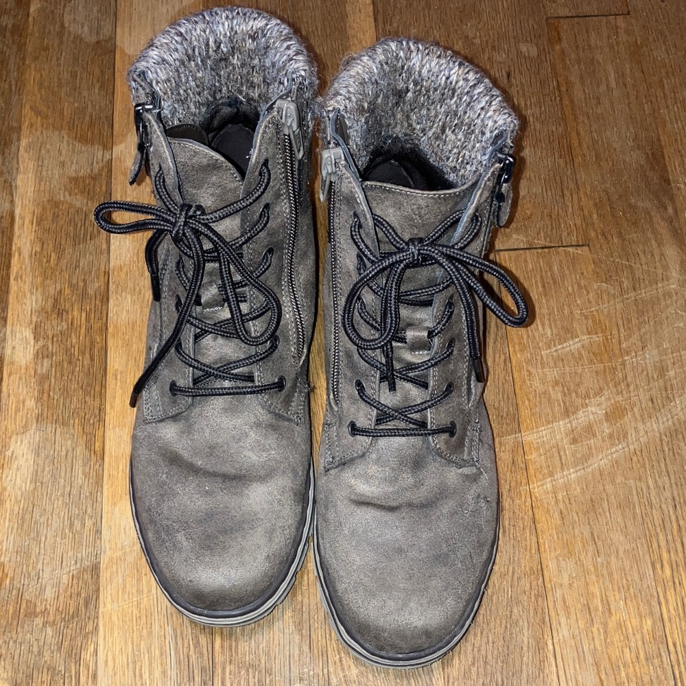 Cliffs by WHITE MOUNTAIN Gray Fur-Lined Combat Boots